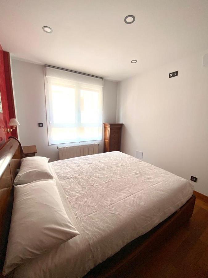 Grand Plaza Vega Apartment Burgos Bagian luar foto
