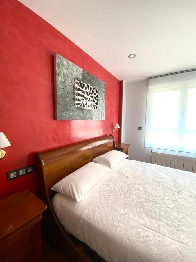 Grand Plaza Vega Apartment Burgos Bagian luar foto